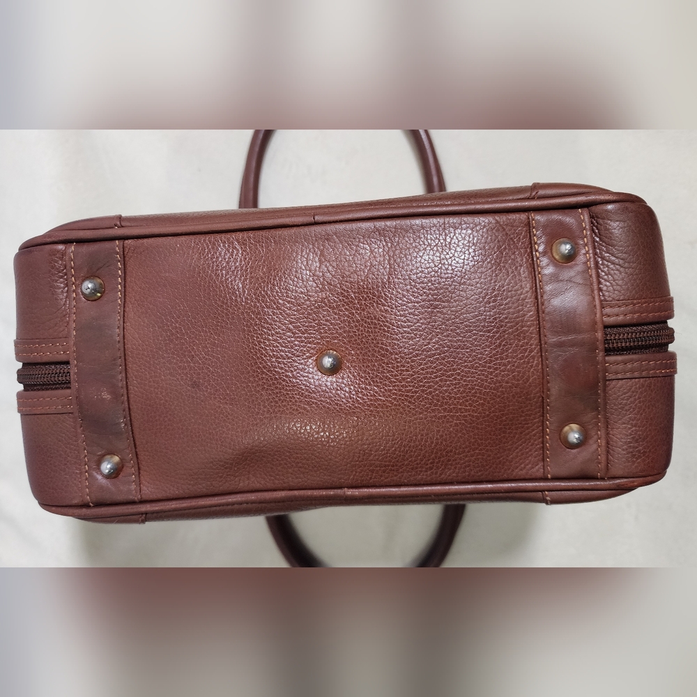 Gucci Square Boston handbag. Minor tarnishing on hardware. Wear under handles - Picture 6 of 16